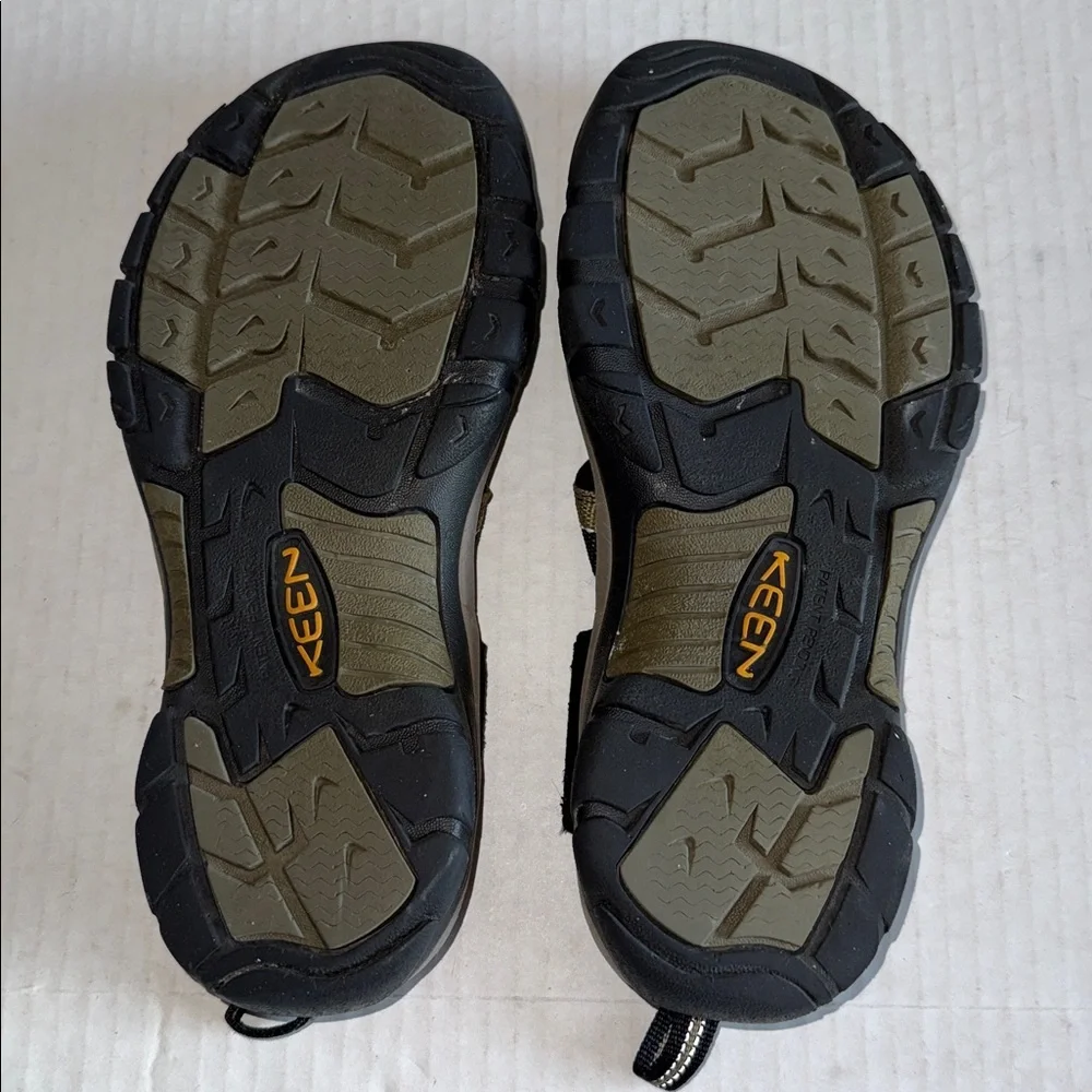 Keen Men’s Newport H2 In Black/Stone Gray - Picture 10 of 12